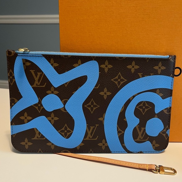 Louis Vuitton Tahitienne Cities Destination Mykonos zip pouch💙💙 - Picture 2 of 11